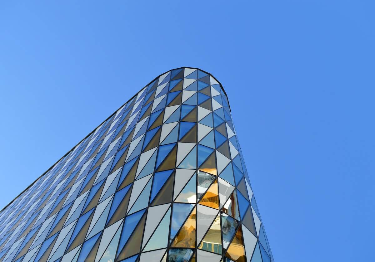 爱一帆里“看着像结论”的写法:其实是把“基本”读清楚,用用问答串起来理解